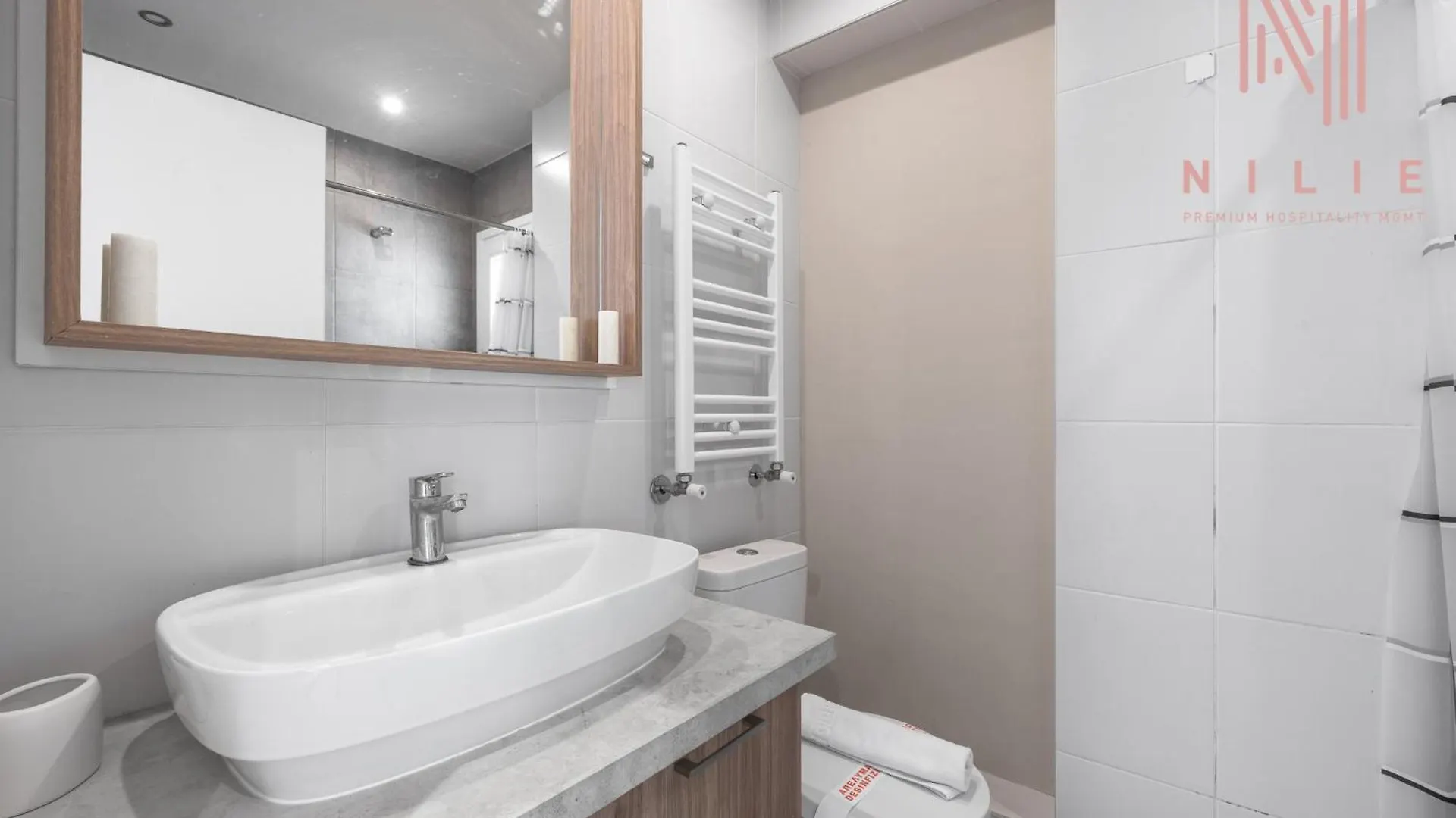 Pendente, Nilie Hospitality Mgmt Apartment Thessaloniki Greece