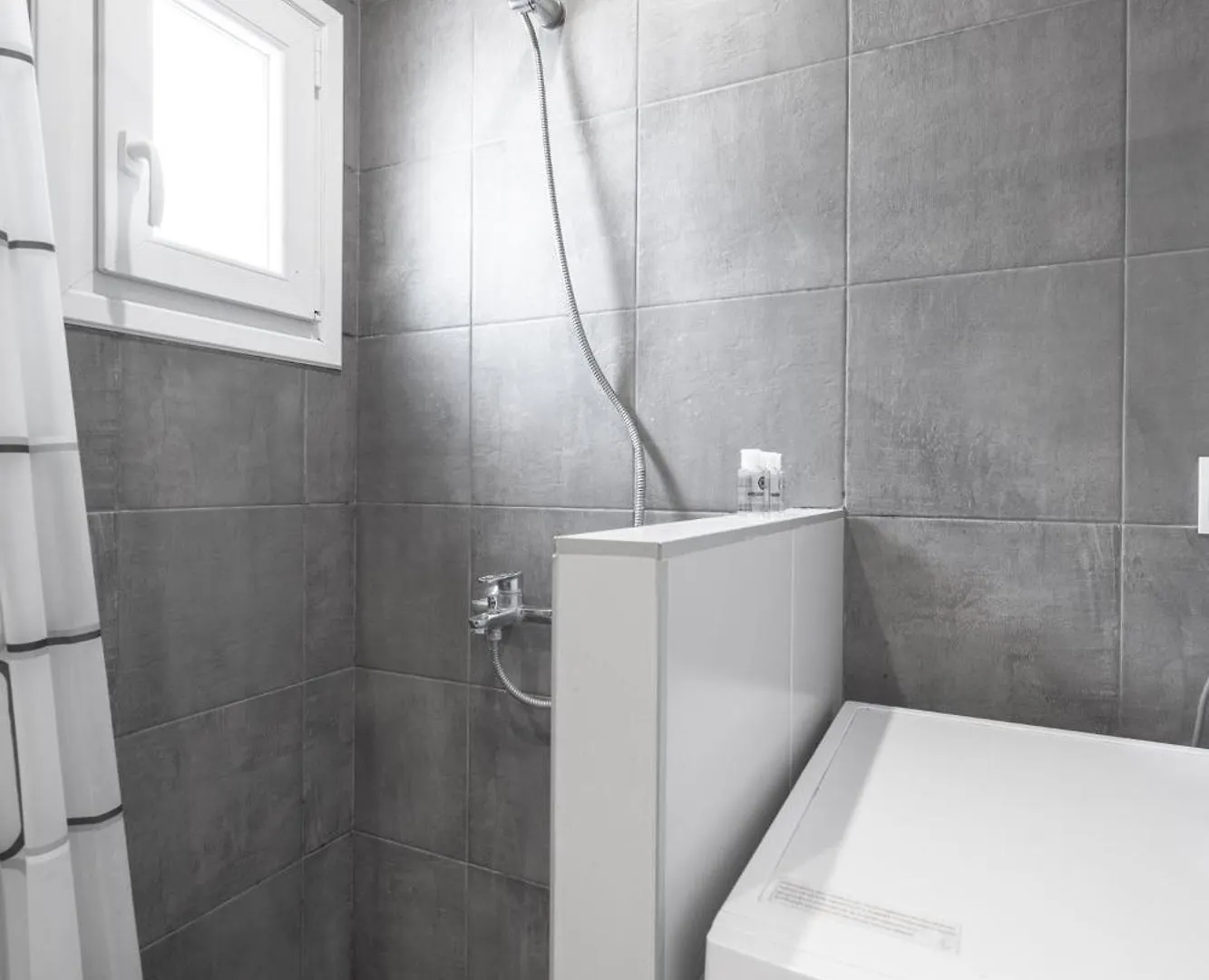 Pendente, Nilie Hospitality Mgmt Apartment Thessaloniki Greece